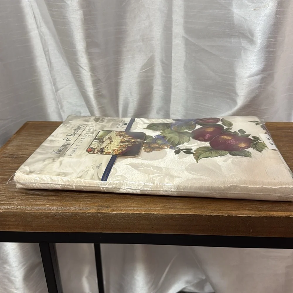 Kemp & Beatley Shiraz 60 x 84 Oblong Fabric Tablecloth